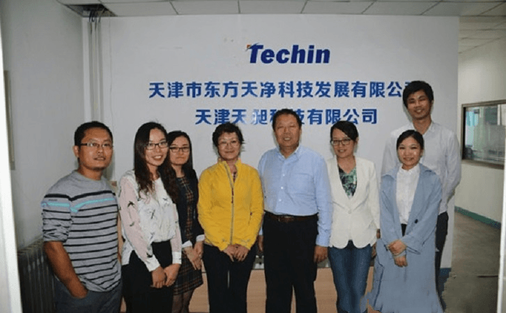 创新100调研组于亚洲AV色香蕉一区二区三区公司合影